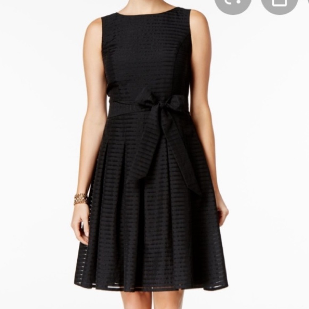 💅✨ Classic black fit-and-flare. Illusion striped dress. Size 12/14